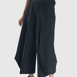 Alembika ~Essential TEKBIKA Black in size 6-8 (2) Techno Punto Pants